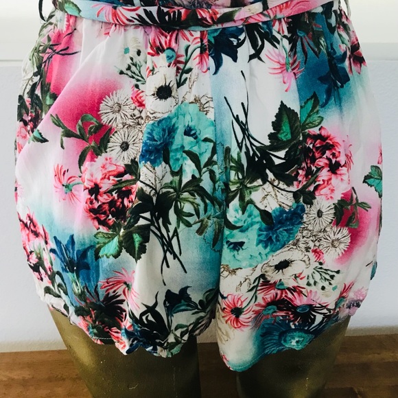 Boho Resort Floral Shorts ROMPER Small - Picture 8 of 13